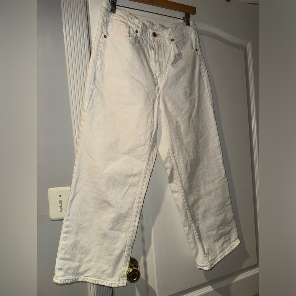 Stylish White Cropped Jeans for Women